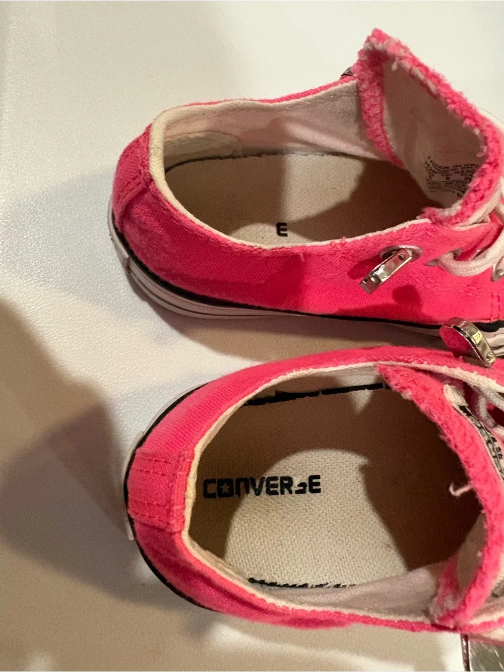 Converse Kids Low Top Sneakers in Bright Pink